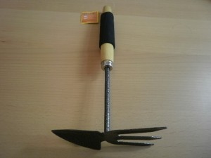 Мотыжка комбинированная (3-х.зубая) деревянная ручка (арт: В131-Н) L-30см.