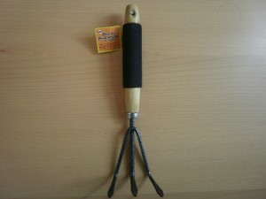 Вилка-рыхлитель (3-х.зубая) деревянная ручка (арт: 9393D) L-30см.